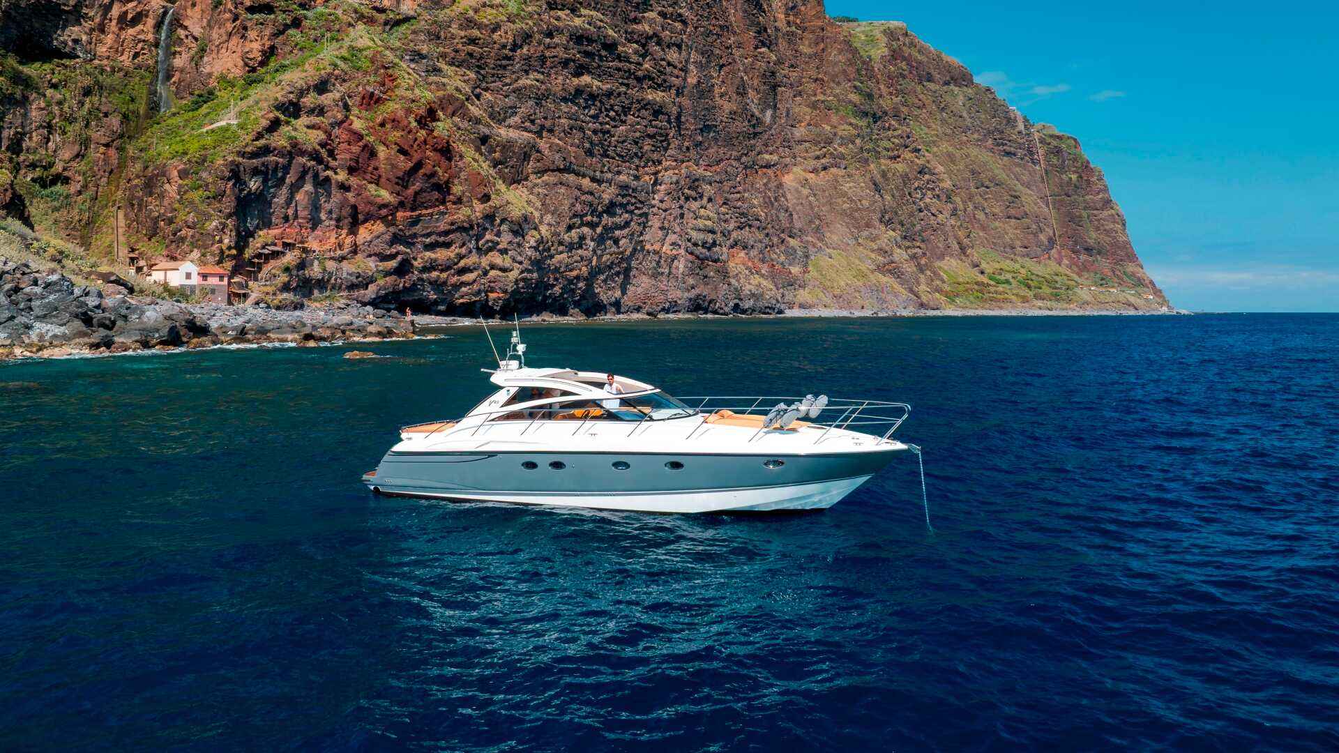 Top Madeira Luxury Yacht Charters – Romantic, Family & Group Options