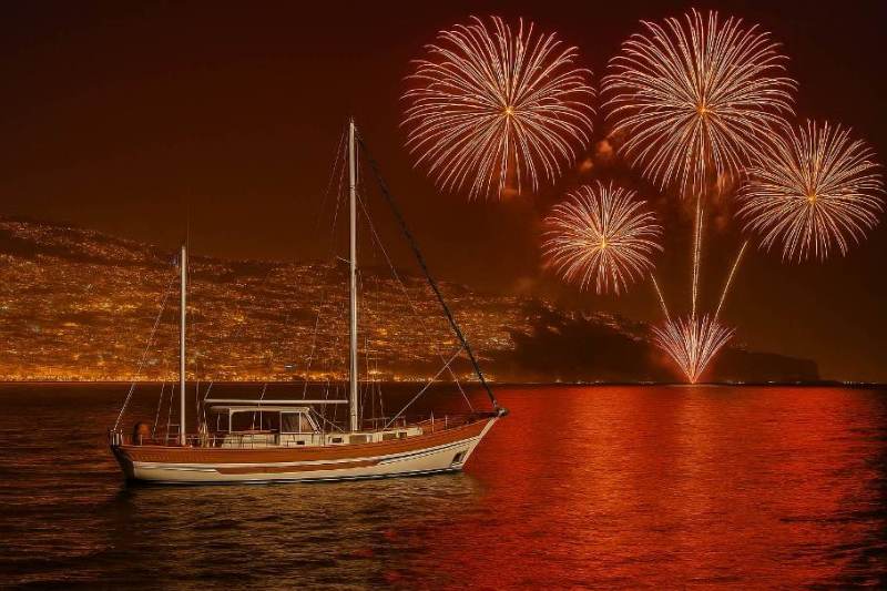 Atlantic Festival Fireworks Sailing Tour in Madeira (Small Group) (1)