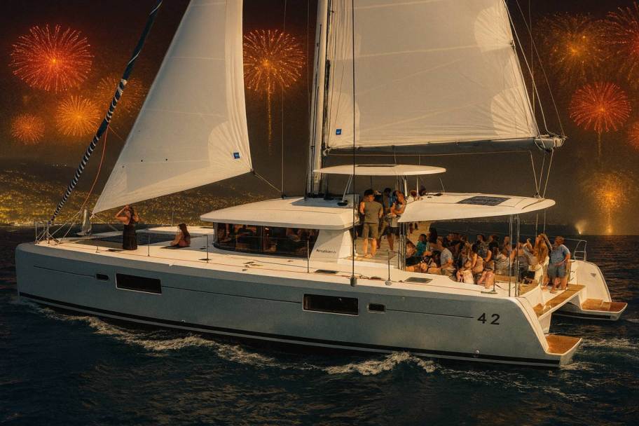 Madeira New Year&rsquo;s Eve Fireworks Cruise &ndash; Small Group, Premium Comfort 